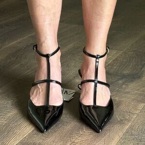 Perfect heel that’s strapy, sexy, comfy, and ready for a night out!